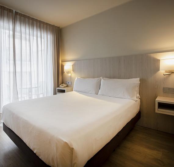 Standard double room with a balcony