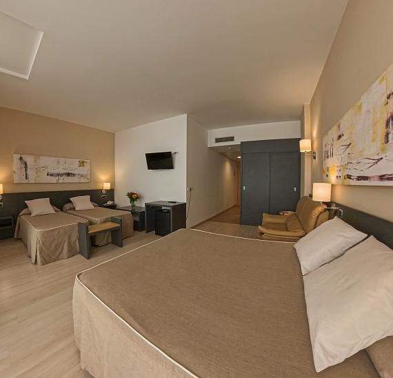 Vierbettzimmer mit Zugang zum Spa