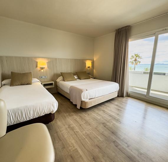 Dreibettzimmer mit Zugang zum Spa