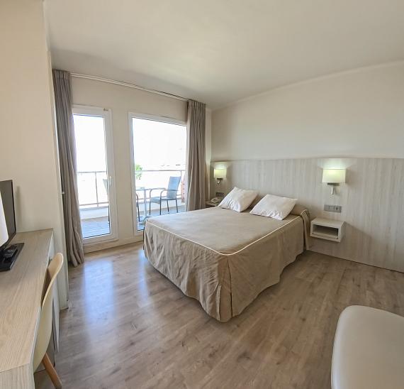 Doppelzimmer mit seitlichem Meerblick und Zugang zum Spa