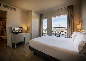 Chambre double avec vue partiel sur la mer