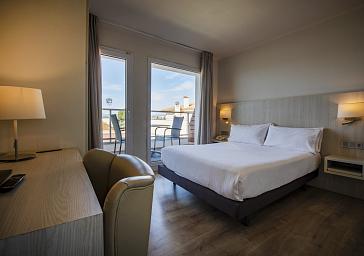 Chambre double avec vue partiel sur la mer