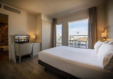 Doppelzimmer mit seitlichem Meerblick
