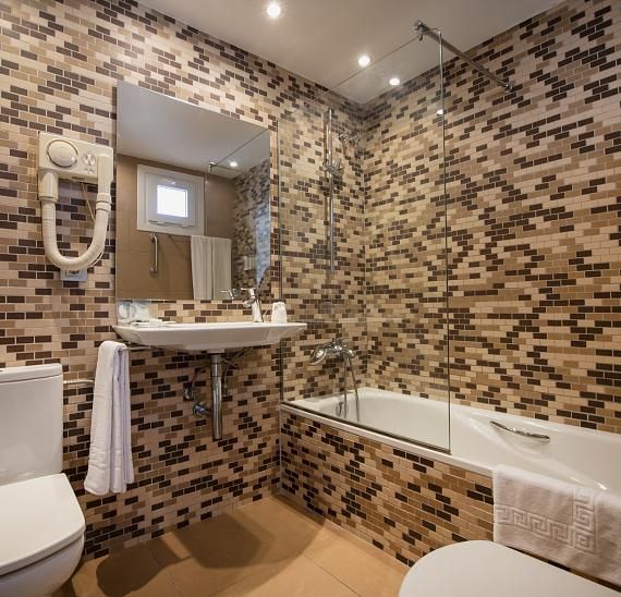 Double room with partial sea views