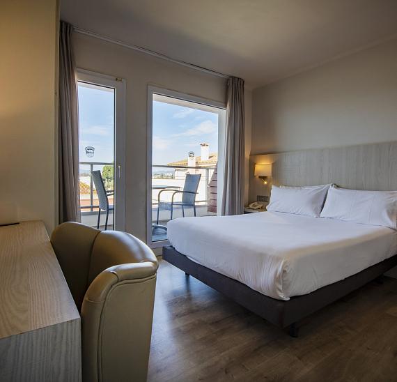 Double room with partial sea views