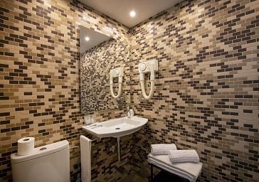 Chambre triple avec vue latérale sur mer