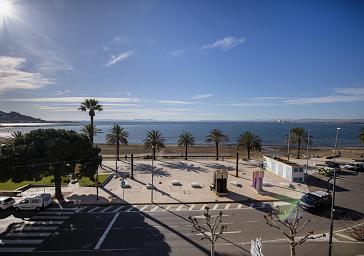 Chambre triple avec vue latérale sur mer