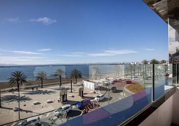 Chambre triple avec vue latérale sur mer