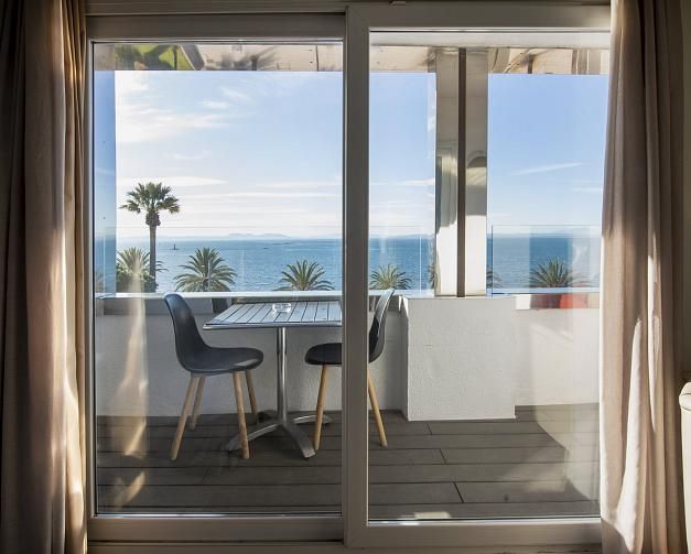 Habitación triple con vistas laterales al mar