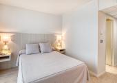 Habitación doble estándar con balcón y acceso al spa