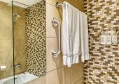 Habitación doble estándar con balcón y acceso al spa