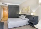 Habitación doble estándar con balcón y acceso al spa