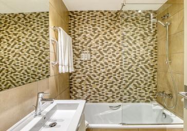 Habitació doble estàndard amb balcó i accés a l'spa