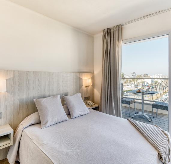 Doppelzimmer mit seitlichem Meerblick und Zugang zum Spa