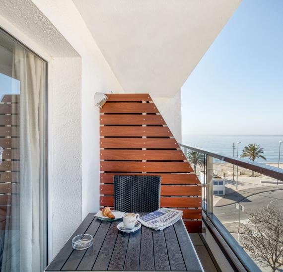 Doppelzimmer mit seitlichem Meerblick und Zugang zum Spa