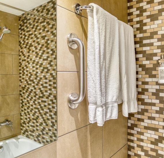 Doppelzimmer mit seitlichem Meerblick und Zugang zum Spa