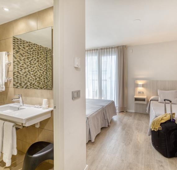 Dreibettzimmer mit Zugang zum Spa
