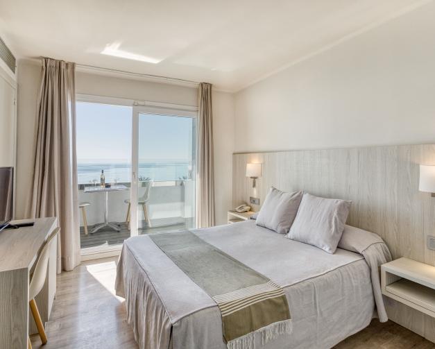 Superior double room with sea view and spa access